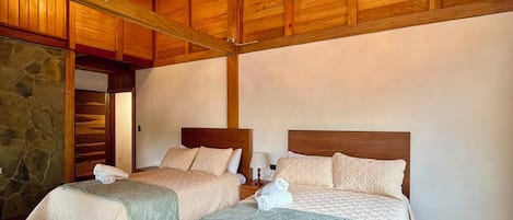 4 bedrooms, iron/ironing board, WiFi (free), bed sheets