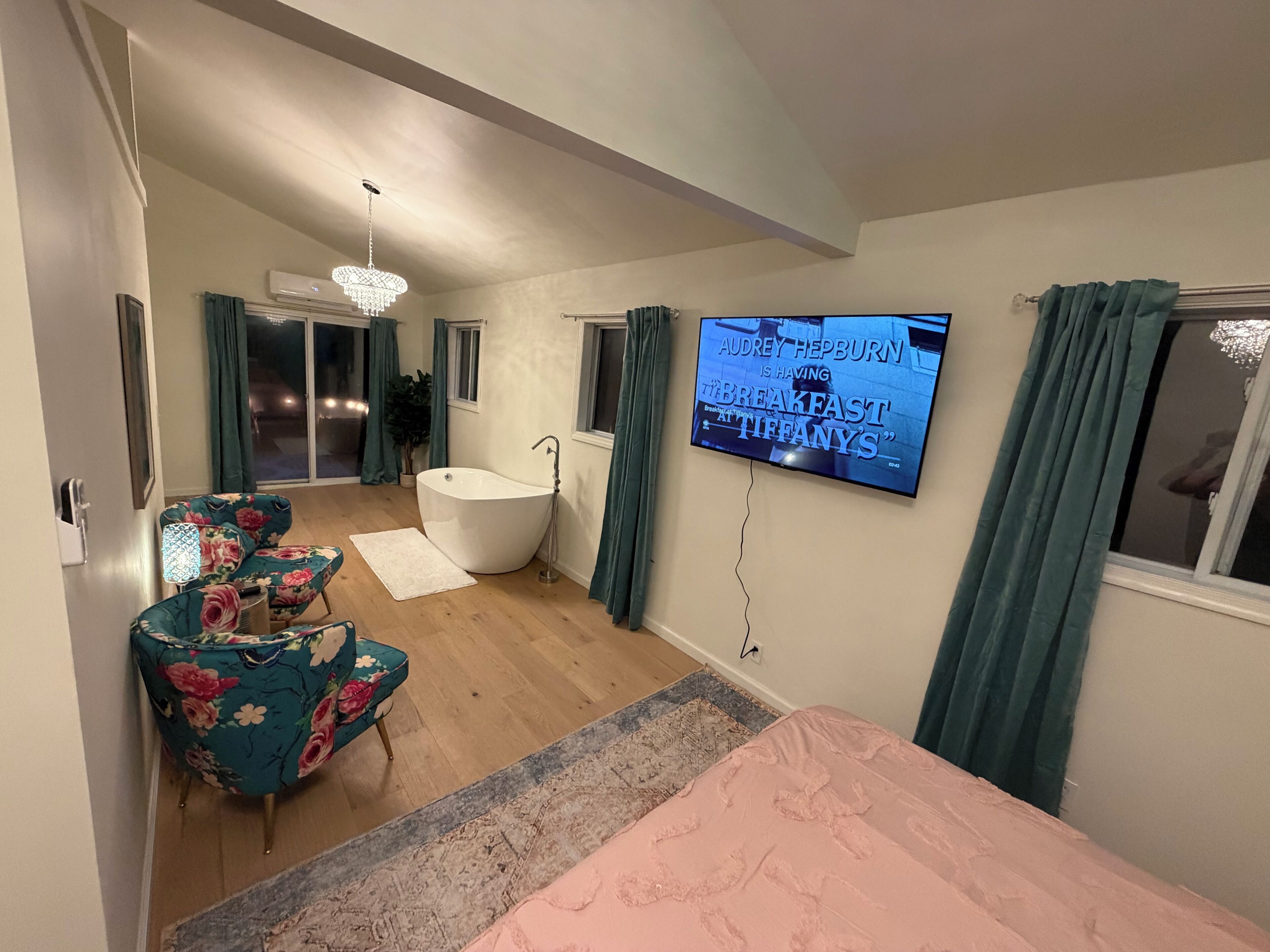 2 slaapkamers, een strijkplank/strijkijzer, wifi, beddengoed