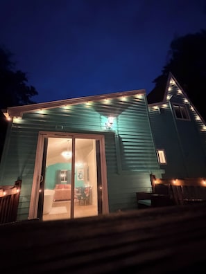 Exterior - Tiffany Dreams & Co. Hot Tub, Barrel Sauna & Outdoor Theater, Romance, Luxury (Pocono Summit)