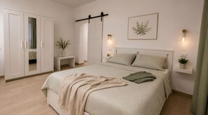 A bedroom with a bed, a wardrobe, a bedside table, a wall-mounted light, and a framed picture. - Lemon Tree House con Piscina Privata Castelluzzo (San Vito Lo Capo)