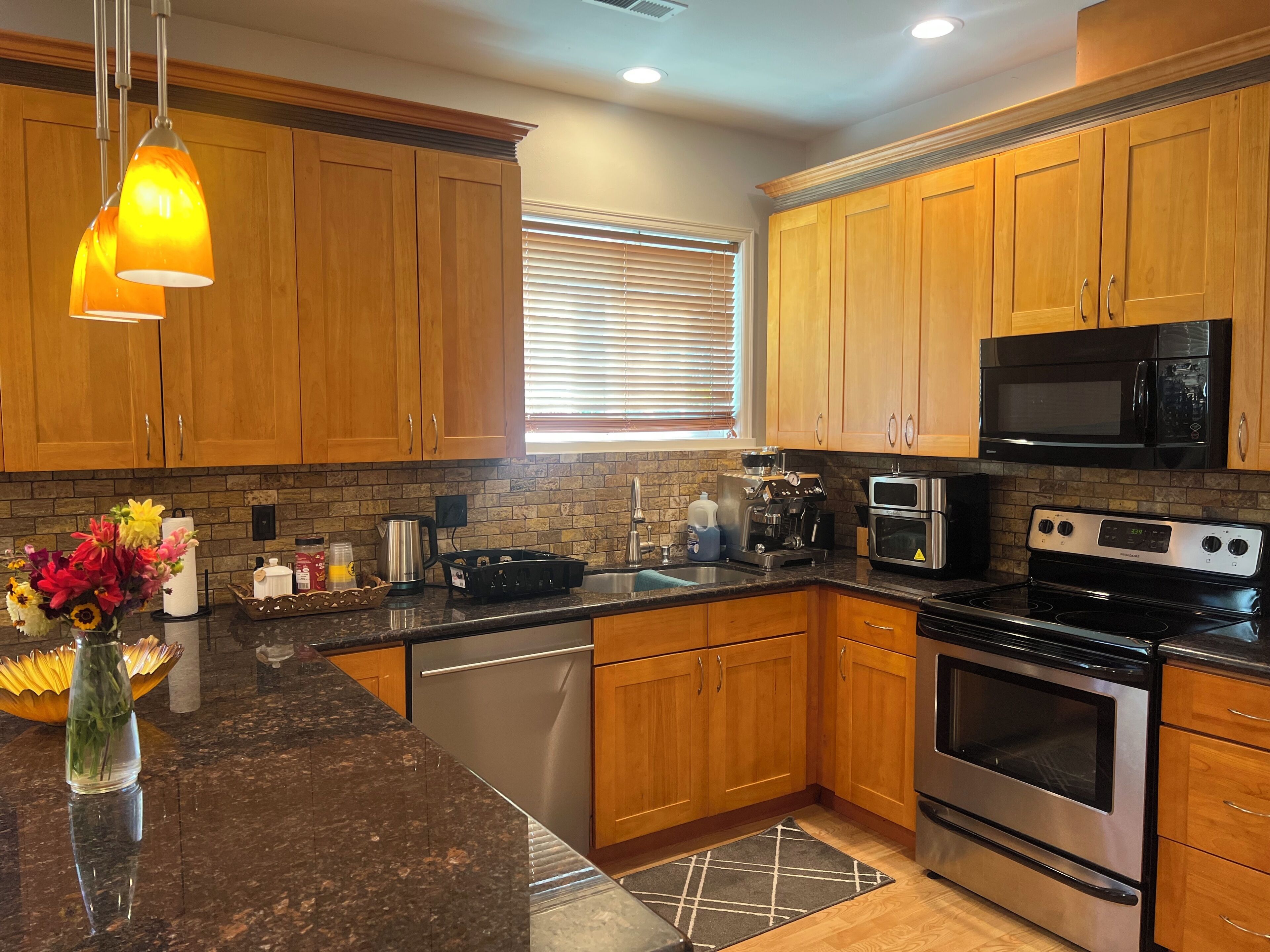 Coffee/tea maker, fridge, microwave, oven