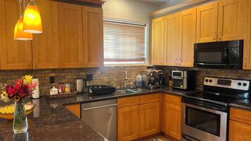 Coffee/tea maker, fridge, microwave, oven