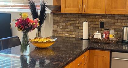 Serene 2-bedroom apartment in Tukwila perfect for your stay