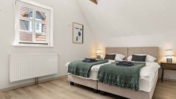 5 Schlafzimmer, Zimmersafe, Bügeleisen/Bügelbrett, Reisekinderbett