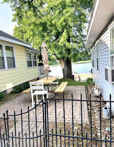 Backwater Lake Cottage | Tiki Bar & Paddleboat