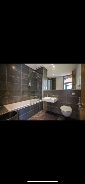 Bathroom - Waterside Harbour retreat (Plymouth)