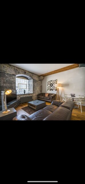 Living area - Waterside Harbour retreat (Plymouth)