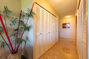 Unclassified image, 5 of 32, button - Beachfront 4BR, 2 Condos for 12 in Kihei, Hawaii! (Kihei)