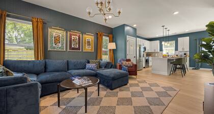 New! Sleeps 20 — Hot Tub, Minigolf, Firepit,Outdoor Movie & Game Room