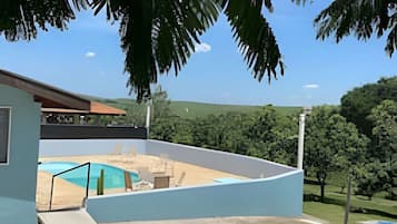 Casa família, vista para o jardim | Piscina | Piscina externa