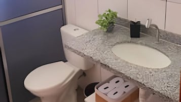 Casa família, vista para o jardim | Banheiro