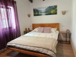 3 bedrooms, iron/ironing board, WiFi, bed sheets - Luca's Chalet Ocnele Mari – Premium Wooden Chalet (VL)