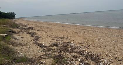 3-bedroom house in beautiful Cove point Beach! Just a short walk from the beach