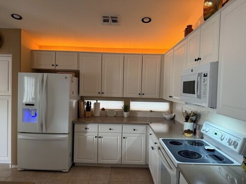 3-bedroom house in delightful Gold Canyon with cool AC