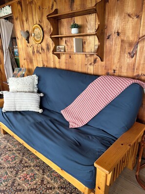 Living area - Cozy, rustic retreat on Middlebay (Brunswick)