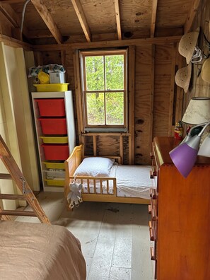 Room - Cozy, rustic retreat on Middlebay (Brunswick)