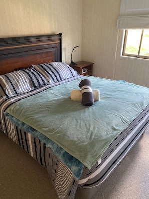 2 bedrooms, iron/ironing board, WiFi, bed sheets