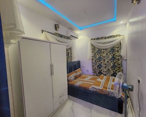 Apartamento, sacada | Ferros/tábuas de passar roupa, Wi-Fi de cortesia