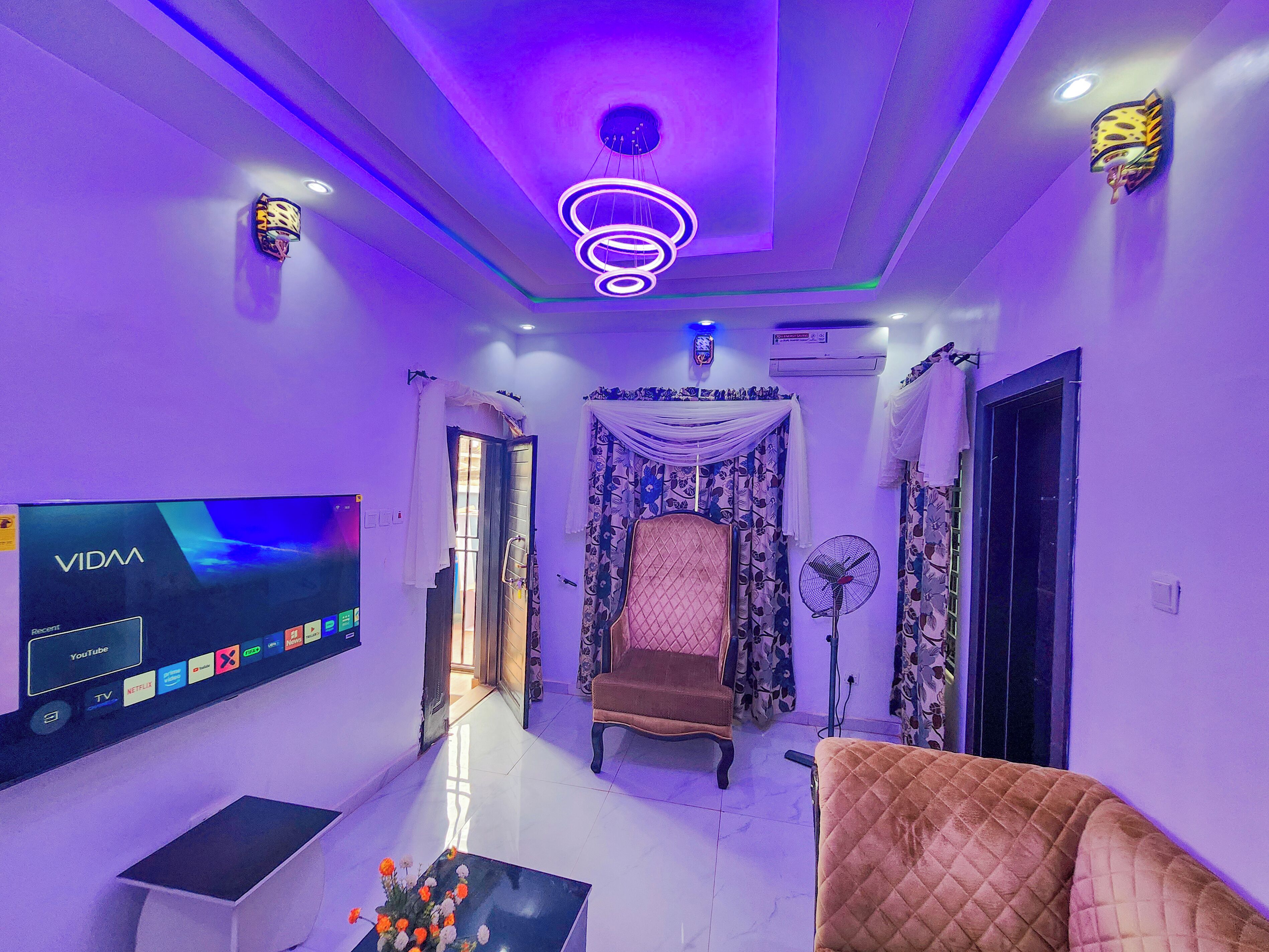 Appartement, balcon | Aire de séjour