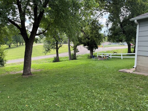 4-BR2-BA House INSIDE Iowa State fair! With jetted tub for 2