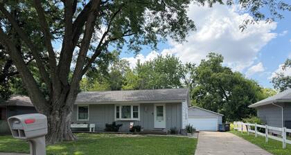 4-BR2-BA House INSIDE Iowa State fair! With jetted tub for 2