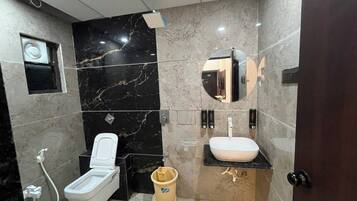 Classic Room | Bathroom | Shower, towels, soap, toilet paper