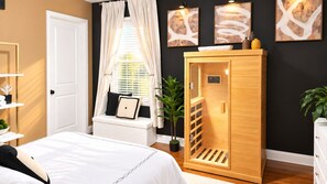 Une chambre à coucher avec un lit, une fenêtre avec des rideaux, une armoire en bois et des œuvres d’art murales.