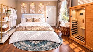 Un dormitorio con una cama, un armario de madera, un perchero para bata y una ventana con cortinas.