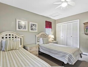 3 bedrooms, iron/ironing board, Internet, bed sheets - Charming 3-bedroom house with AC in Hilton Head Island (Hilton Head Island)