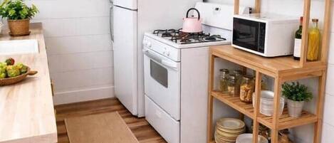 Coffee/tea maker, fridge, microwave, oven