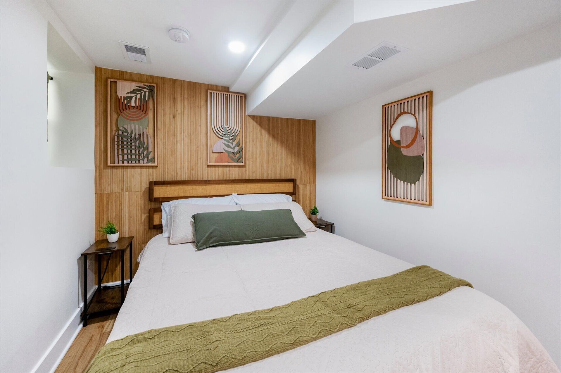 Iron/ironing board, travel cot, WiFi, bed sheets