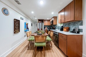 Dining - Logan Square Boho Getaway - Sleeps 6 - Remodeled (Chicago)