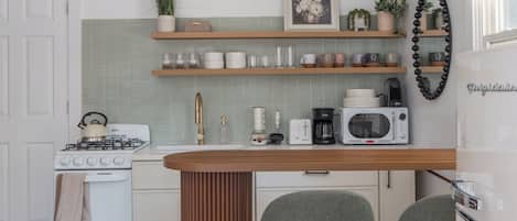 Coffee/tea maker, fridge, microwave, oven