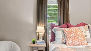 3 Schlafzimmer, Schreibtisch, Bügeleisen/Bügelbrett, Reisekinderbett