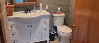 Farm House by the Pond
8 Guest 4 bedroom 4 beds 3.5 baths in Rock Valley Iowa