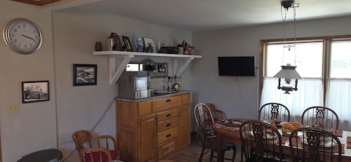 Farm House by the Pond
8 Guest 4 bedroom 4 beds 3.5 baths in Rock Valley Iowa