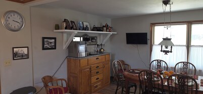 Farm House by the Pond
8 Guest 4 bedroom 4 beds 3.5 baths in Rock Valley Iowa