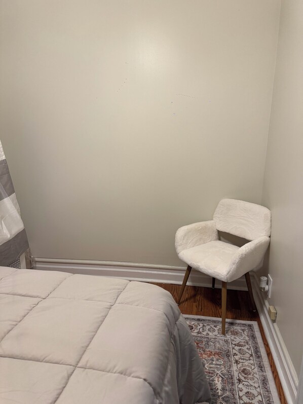 4 habitaciones, tabla de planchar con plancha, wifi y ropa de cama