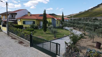 Habitación doble, 1 cama matrimonial, vista a la alberca | Exterior