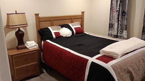 Spacious  BDR in a well furnished appartment for a nice atay close the center.