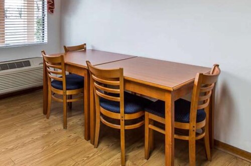 Econolodge inn and suites