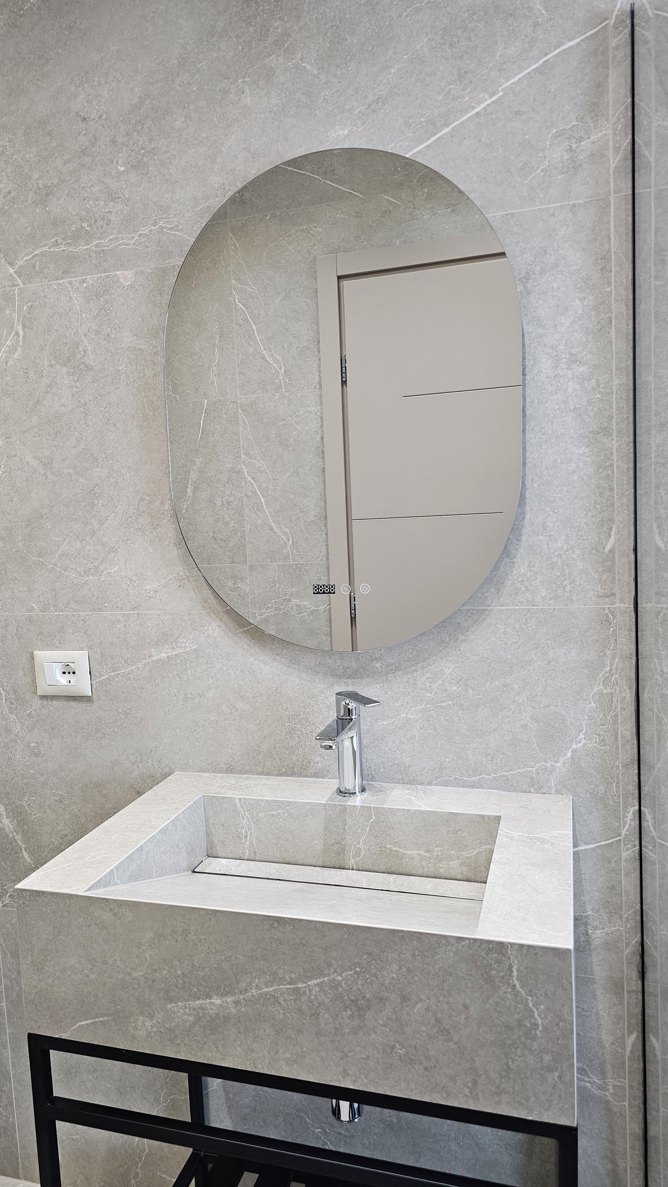 Deluxe Room, City View | Bathroom | Shower, towels, soap, shampoo