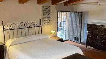 4 chambres, fer et planche à repasser, accès Internet, draps fournis