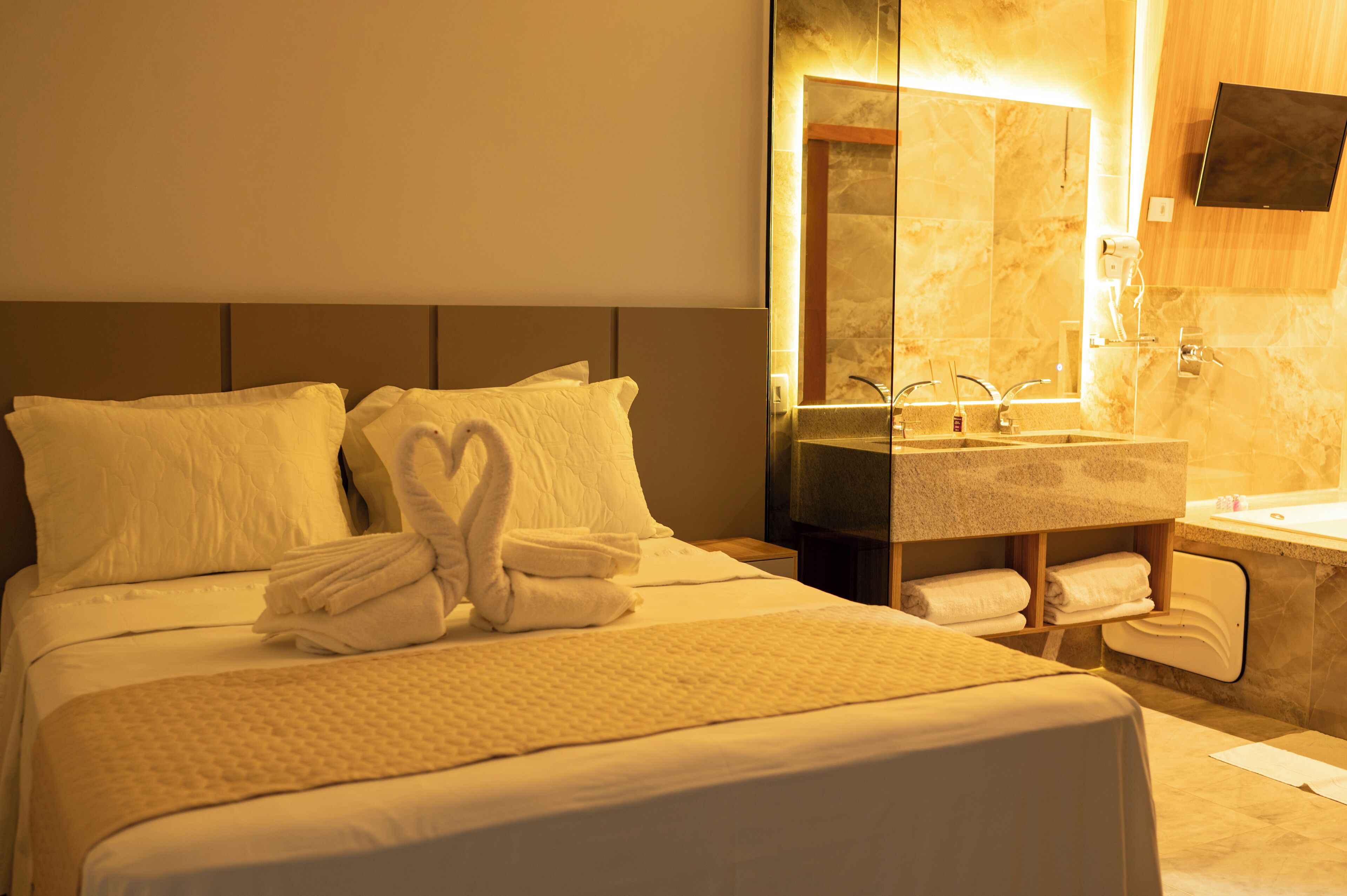 Superior Suite | Desk, laptop workspace, iron/ironing board (on request), WiFi (free)