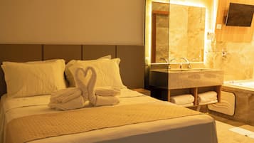 Superior Suite | Desk, laptop workspace, iron/ironing board (on request), WiFi (free)