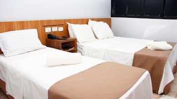 Chambre Deluxe avec lits jumeaux | Bureau, espace de travail pour ordinateurs portables