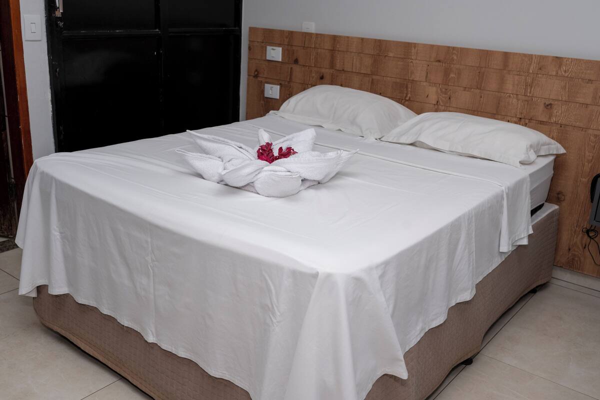 Deluxe Double Room | Desk, laptop workspace, iron/ironing board (on request), WiFi (free)