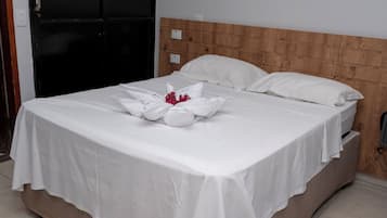 Deluxe Double Room | Desk, laptop workspace, iron/ironing board (on request), WiFi (free)