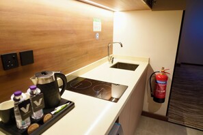 Luxury Twin Room, City View | Private kitchen - VISION TABUK (TABUK)