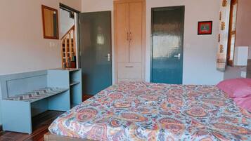 2 chambres, fer et planche à repasser, Wi-Fi, draps fournis